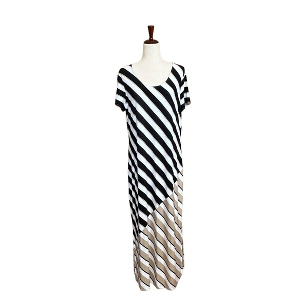 Chico’s Zenergy Knit Diagonal Stripe Short Sleeve Dress. Tan Black Size 2 #1141 - Picture 4 of 7